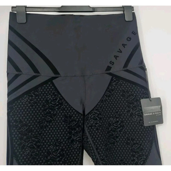 Savage X Fenty Sport Leggings Women's Black Flocked Artwork US 2X NWT - Picture 4 of 9